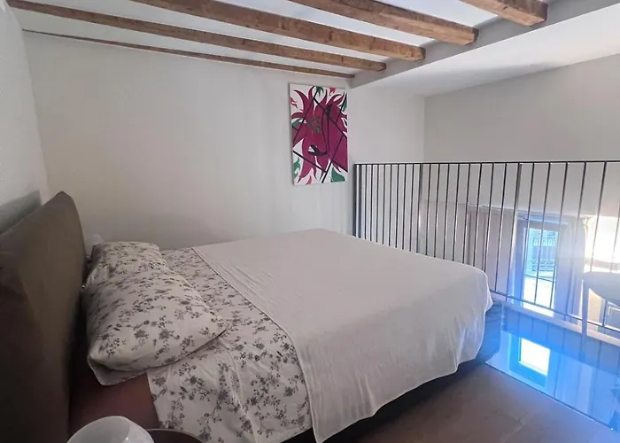 Porta Venezia Apartment *